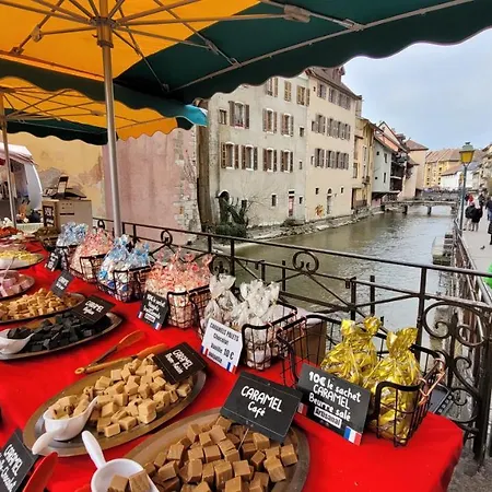 Annecy Lake Central
